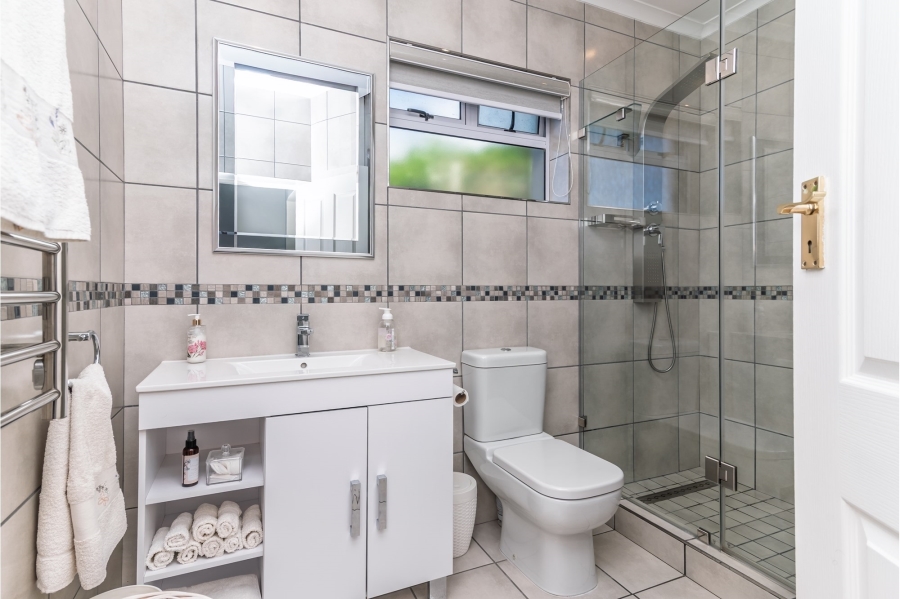 3 Bedroom Property for Sale in Cairnside Western Cape